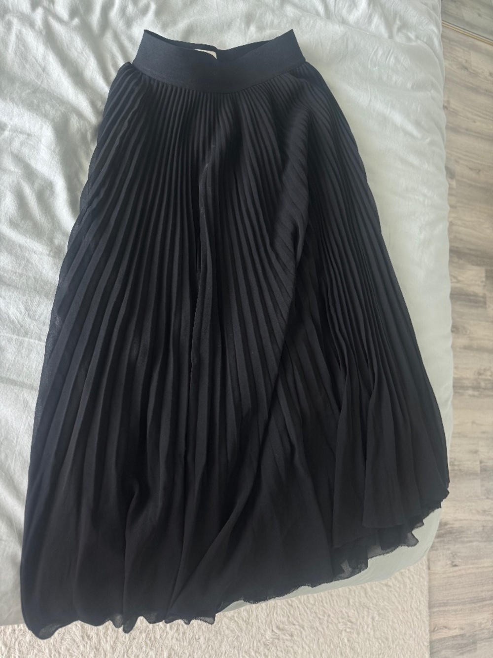 Aritzia Wilfred twirl skirt black PREOWNED/USED